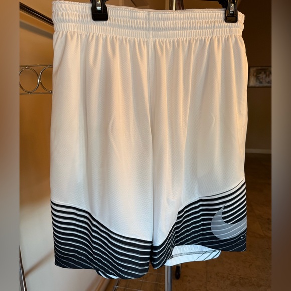 Nike Men's Classic White Basketball Shorts - Picture 1 of 3